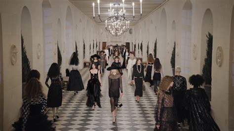 chanel métiers d'art 2020/21|FILM OF THE SHOW MÉTIERS D'ART 2020/21 .